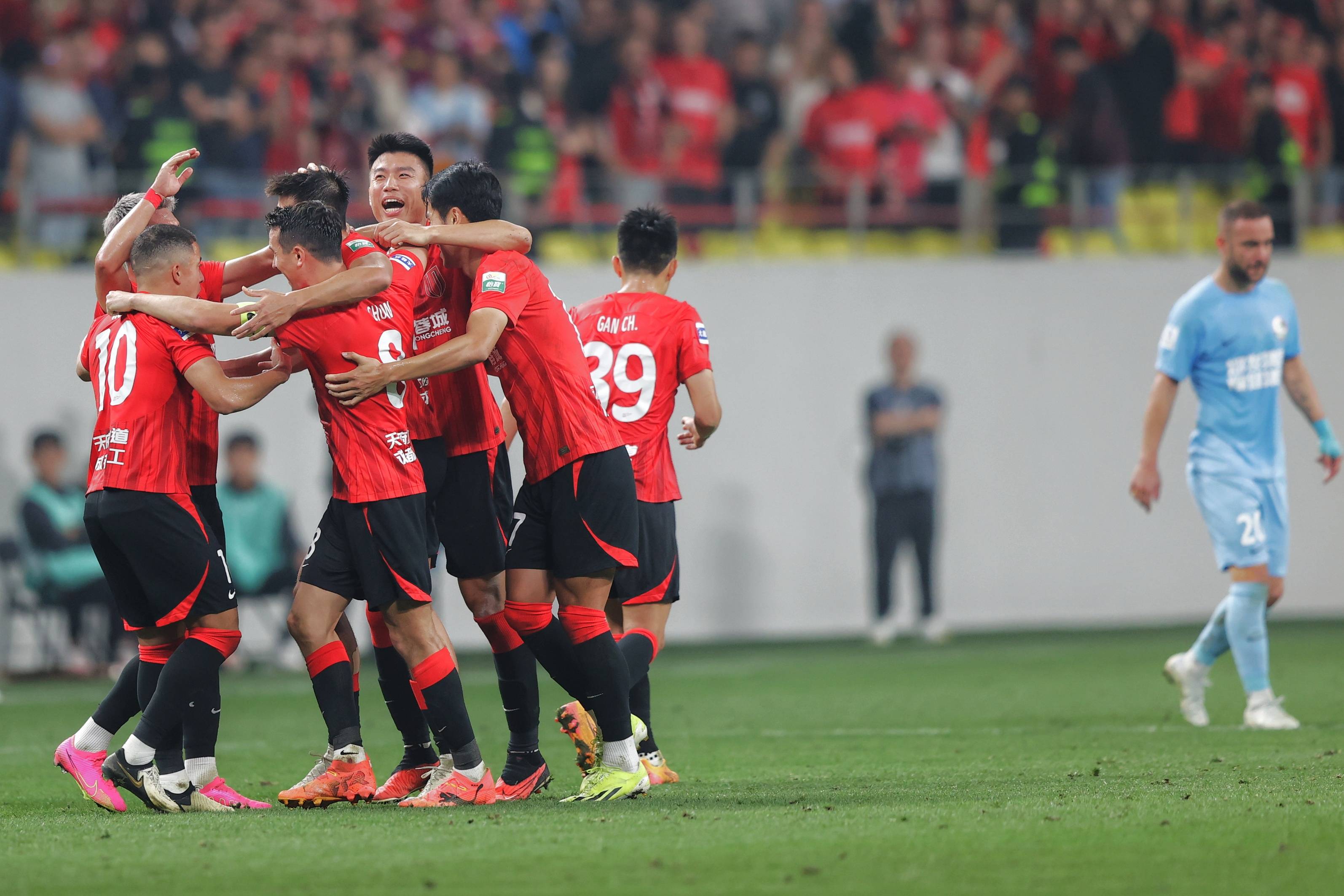 kaiyun-清晨德国杯传出新动向，广东宏远强势反弹，管理层表态：信心回归，阵容厚度经受考验(广东宏远最新消息)